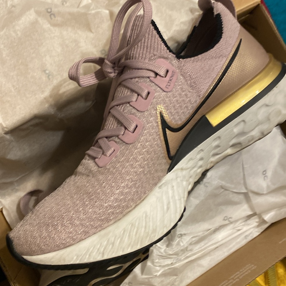 Nike React Size 8 - image 2
